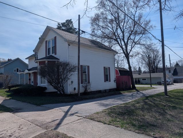 208 S Washington Avenue, Ludington, MI 49431