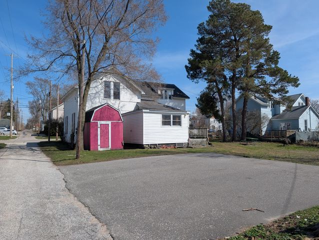 208 S Washington Avenue, Ludington, MI 49431