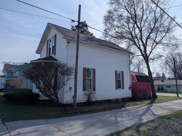 208 S Washington Avenue, Ludington, MI 49431