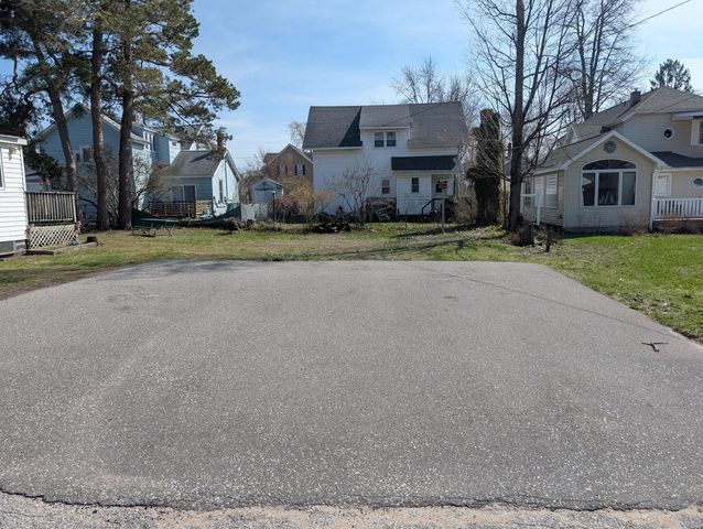 208 S Washington Avenue, Ludington, MI 49431