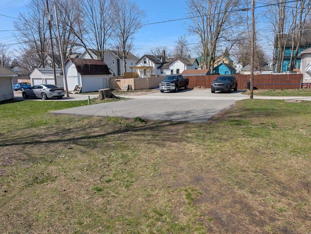 208 S Washington Avenue, Ludington, MI 49431
