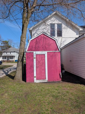 208 S Washington Avenue, Ludington, MI 49431