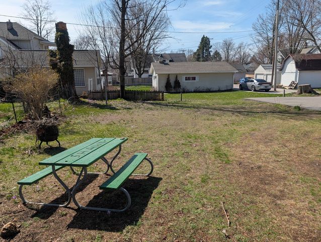 208 S Washington Avenue, Ludington, MI 49431