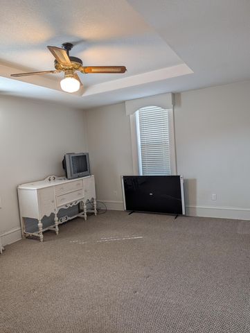 208 S Washington Avenue, Ludington, MI 49431