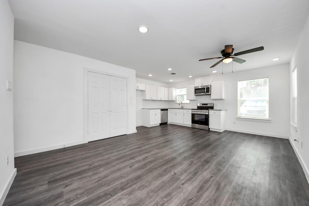 8125 Laura Koppe Road B, Houston, TX 77028