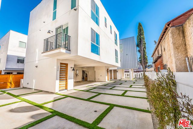 1236 N Beachwood Drive, Los Angeles, CA 90038