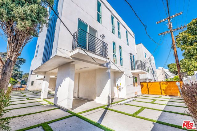 1236 N Beachwood Drive, Los Angeles, CA 90038
