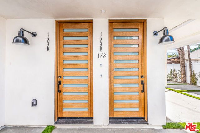1236 N Beachwood Drive, Los Angeles, CA 90038