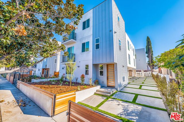 1236 N Beachwood Drive, Los Angeles, CA 90038