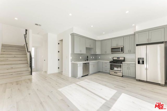 1236 N Beachwood Drive, Los Angeles, CA 90038