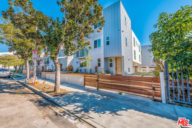 1236 N Beachwood Drive, Los Angeles, CA 90038