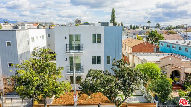 1236 N Beachwood Drive, Los Angeles, CA 90038