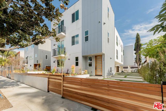 1236 N Beachwood Drive, Los Angeles, CA 90038