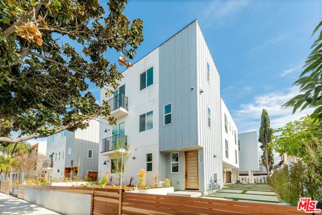 1236 N Beachwood Drive, Los Angeles, CA 90038