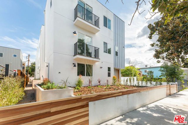 1236 N Beachwood Drive, Los Angeles, CA 90038