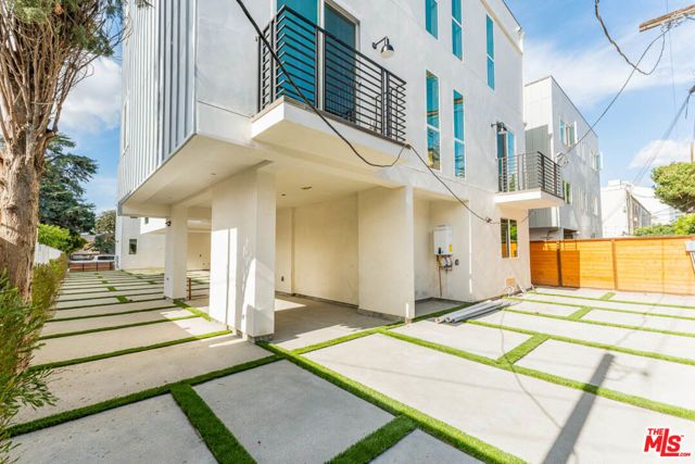 1236 N Beachwood Drive, Los Angeles, CA 90038