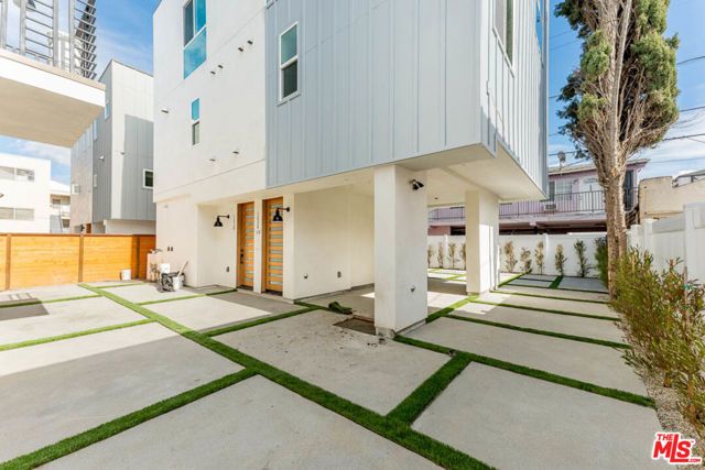 1236 N Beachwood Drive, Los Angeles, CA 90038