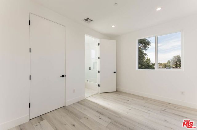 1236 N Beachwood Drive, Los Angeles, CA 90038