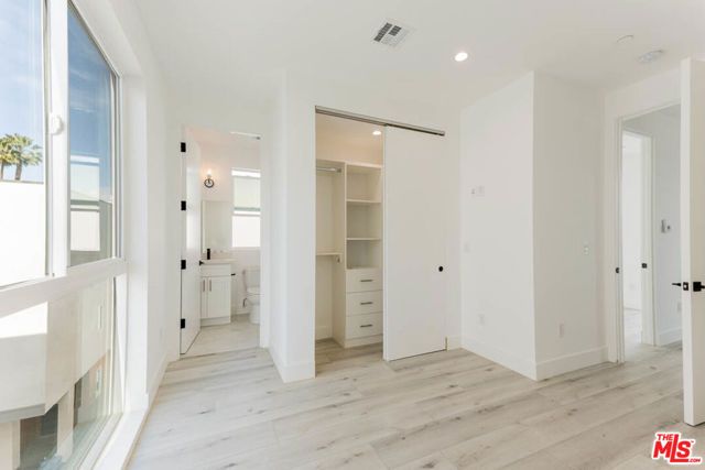 1236 N Beachwood Drive, Los Angeles, CA 90038