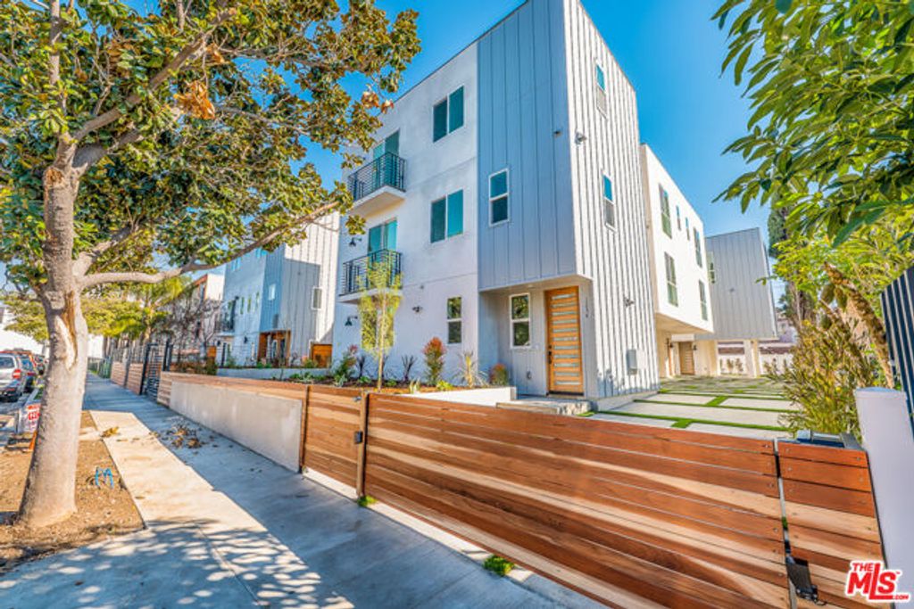 1236 N Beachwood Drive, Los Angeles, CA 90038