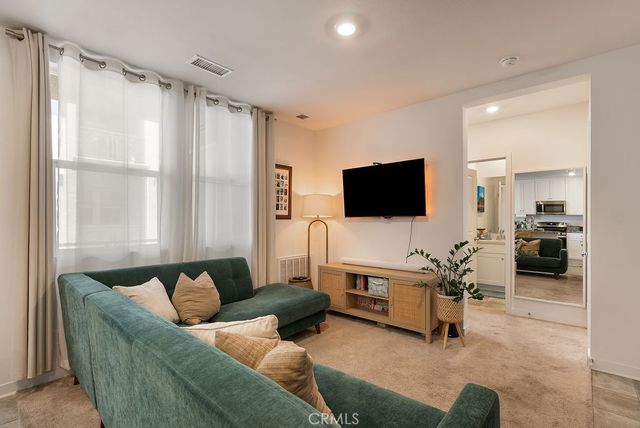 1000 N Tangent Privado 202, Ontario, CA 91764