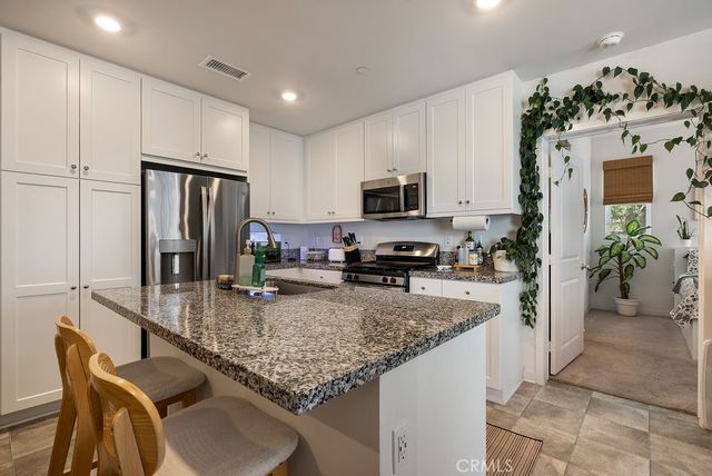 1000 N Tangent Privado 202, Ontario, CA 91764