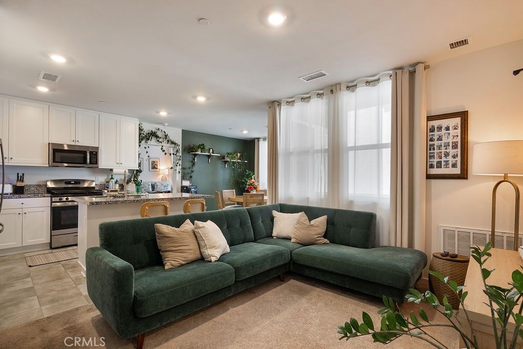 1000 N Tangent Privado 202, Ontario, CA 91764