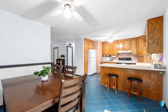 1325 S Annway Dr Drive, Sioux Falls, SD 57103