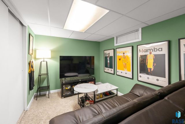 1325 S Annway Dr Drive, Sioux Falls, SD 57103