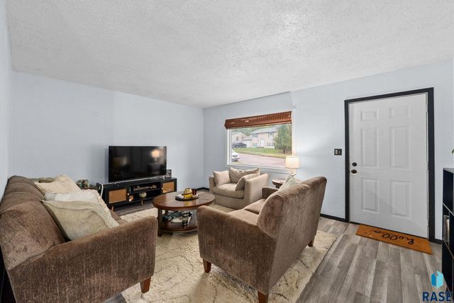 1325 S Annway Dr Drive, Sioux Falls, SD 57103