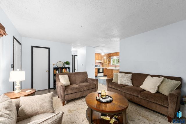 1325 S Annway Dr Drive, Sioux Falls, SD 57103