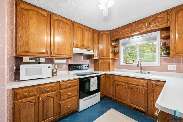 1325 S Annway Dr Drive, Sioux Falls, SD 57103