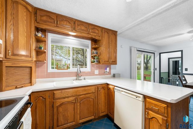 1325 S Annway Dr Drive, Sioux Falls, SD 57103
