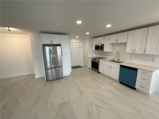 33 Bullocks Point Avenue 5C, Riverside, RI 02915