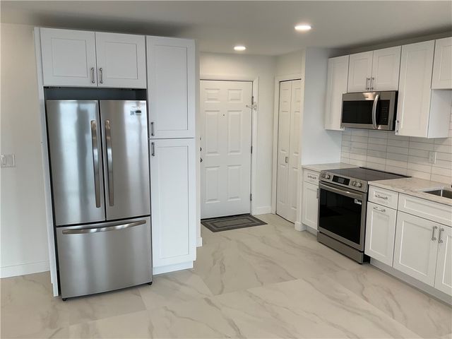 33 Bullocks Point Avenue 5C, Riverside, RI 02915