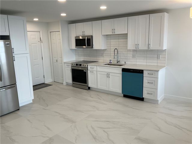 33 Bullocks Point Avenue 5C, Riverside, RI 02915