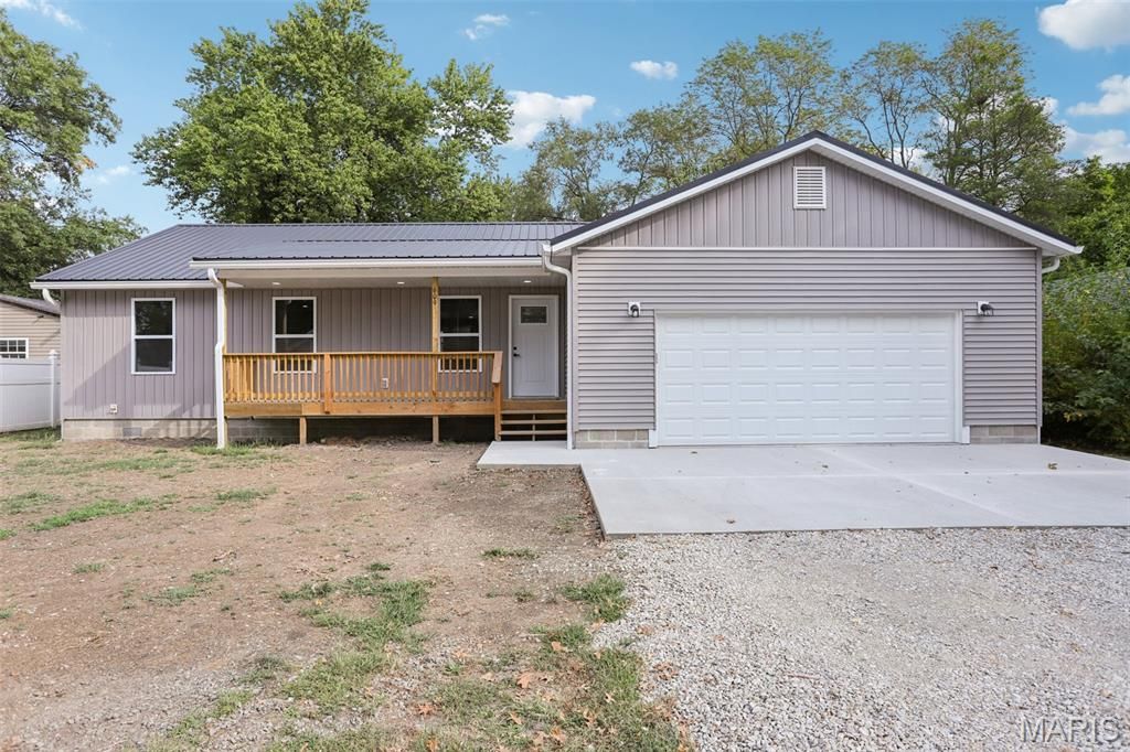 609 E North Street, Staunton, IL 62088