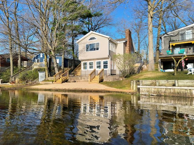 10463 Poplar Drive, Rockford, MI 49341