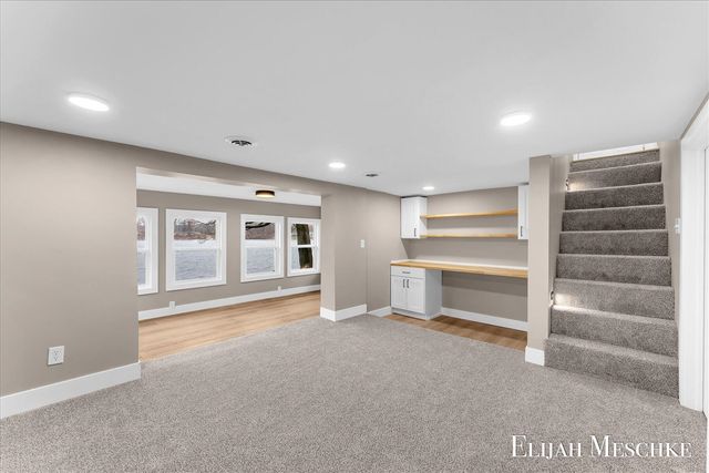 10463 Poplar Drive, Rockford, MI 49341