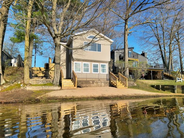 10463 Poplar Drive, Rockford, MI 49341