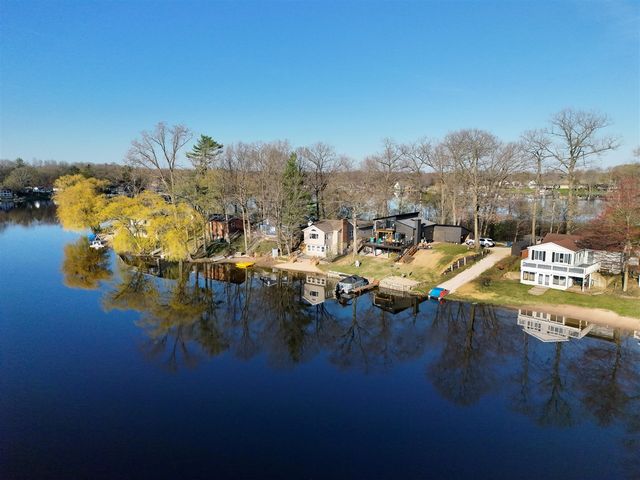 10463 Poplar Drive, Rockford, MI 49341