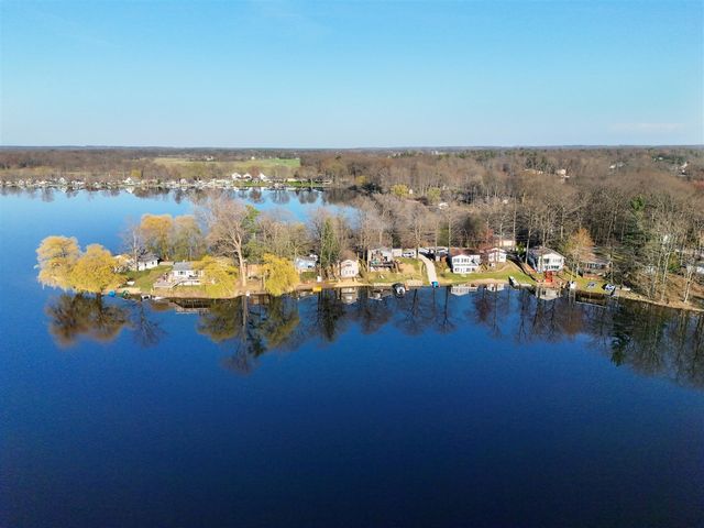 10463 Poplar Drive, Rockford, MI 49341