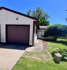 122 Royal Crest Drive G, Seville, OH 44273