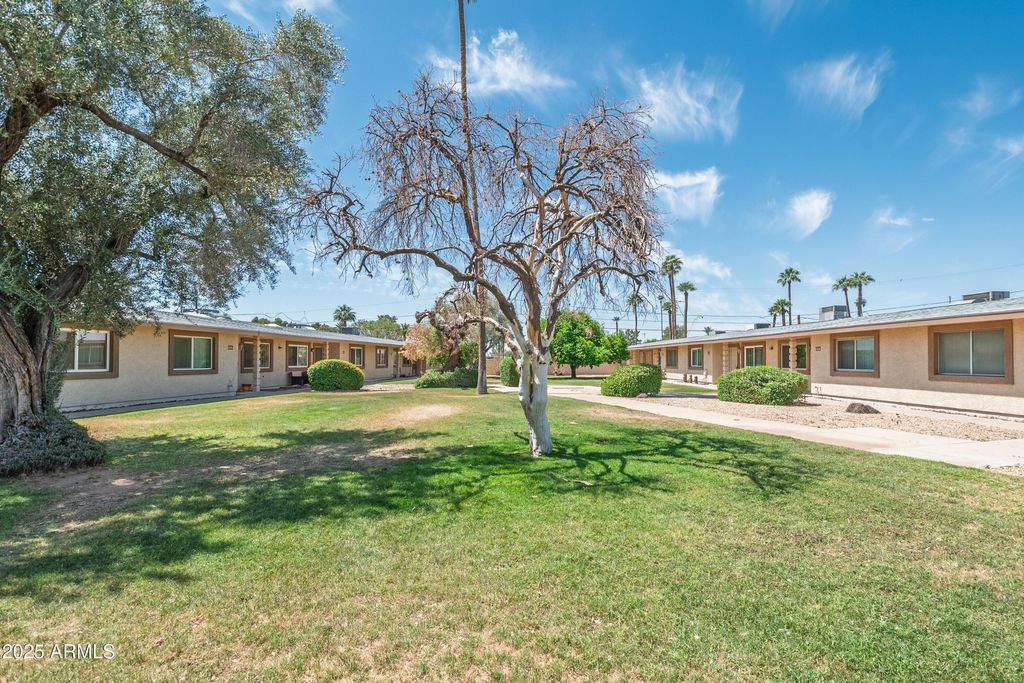 10559 W COGGINS Drive, Sun City, AZ 85351 — photo 4