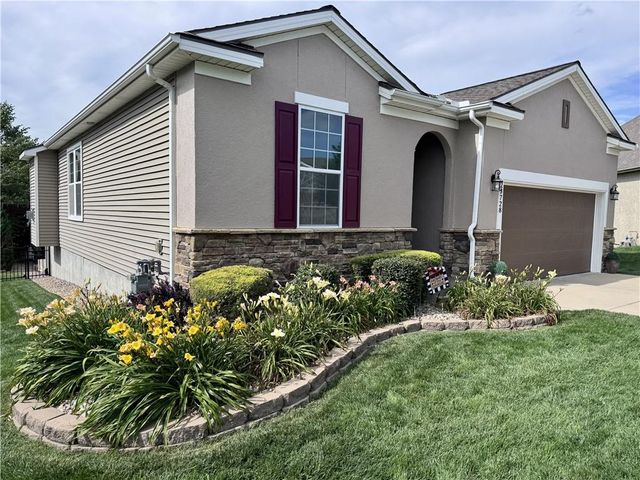 23728 W 92nd Terrace, Lenexa, KS 66227