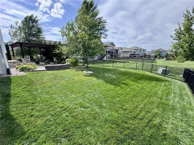 23728 W 92nd Terrace, Lenexa, KS 66227