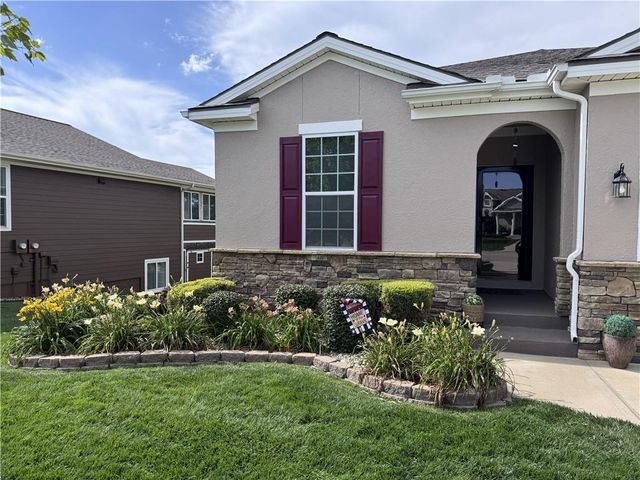 23728 W 92nd Terrace, Lenexa, KS 66227