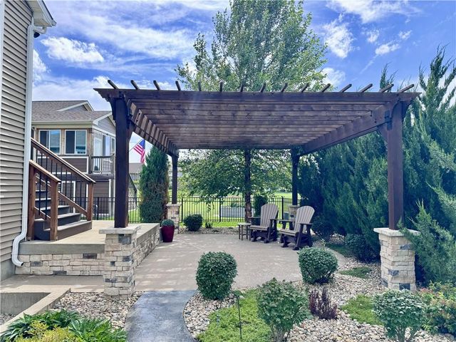 23728 W 92nd Terrace, Lenexa, KS 66227