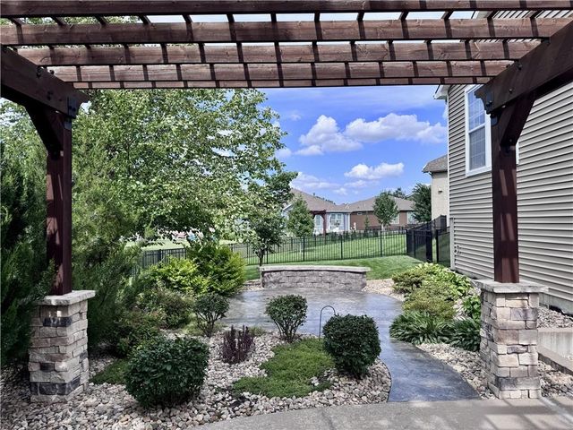 23728 W 92nd Terrace, Lenexa, KS 66227
