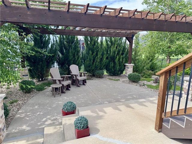 23728 W 92nd Terrace, Lenexa, KS 66227